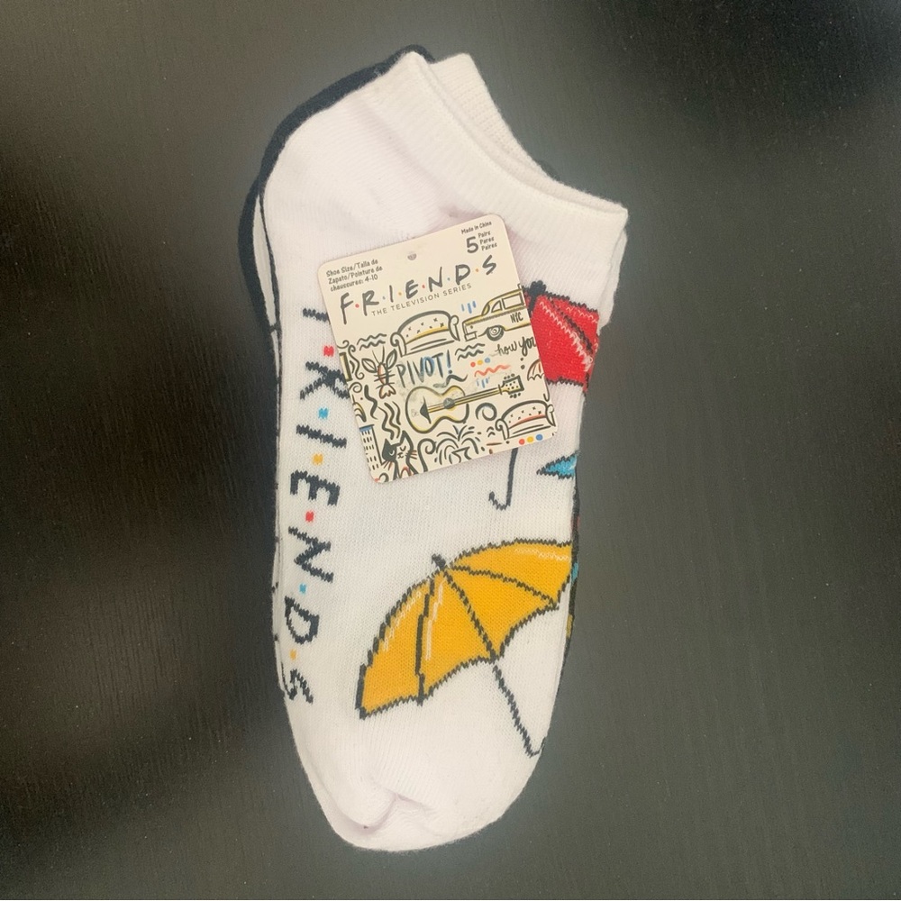 NWT Set of 5 FRIENDS Socks Womens